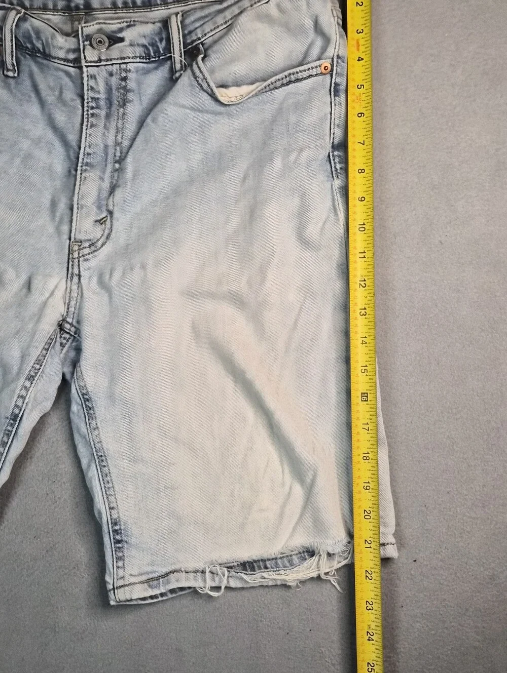 Levi's 541 light wash denim straight leg jorts Size mens 36